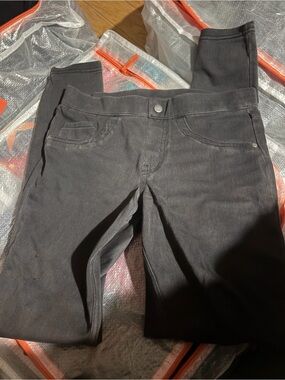 Utopia by Hue - size Sml- Black Slim Ponte Pants